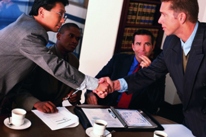 拖欠十万借款可能面临何种刑罚？